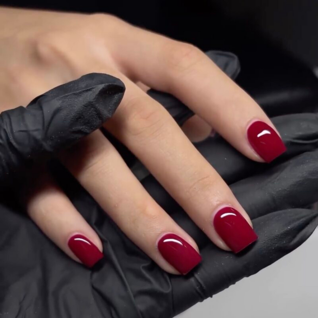 DND Gel #753 Scarlett Dreams – nail swatch