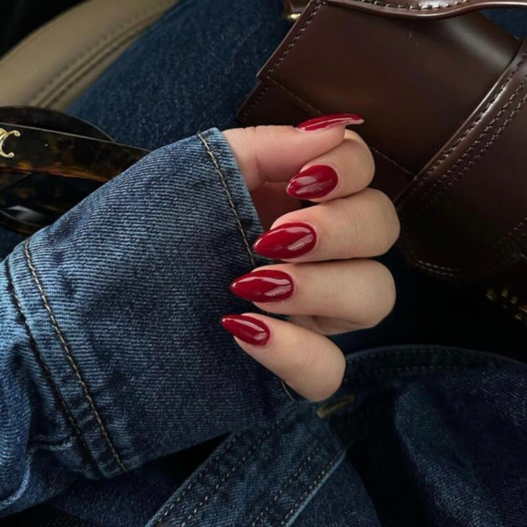 DND Gel #753 Scarlett Dreams – nail swatch 2