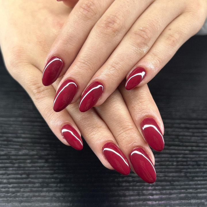 DND Gel #754 Winter Berry – nail swatch 2
