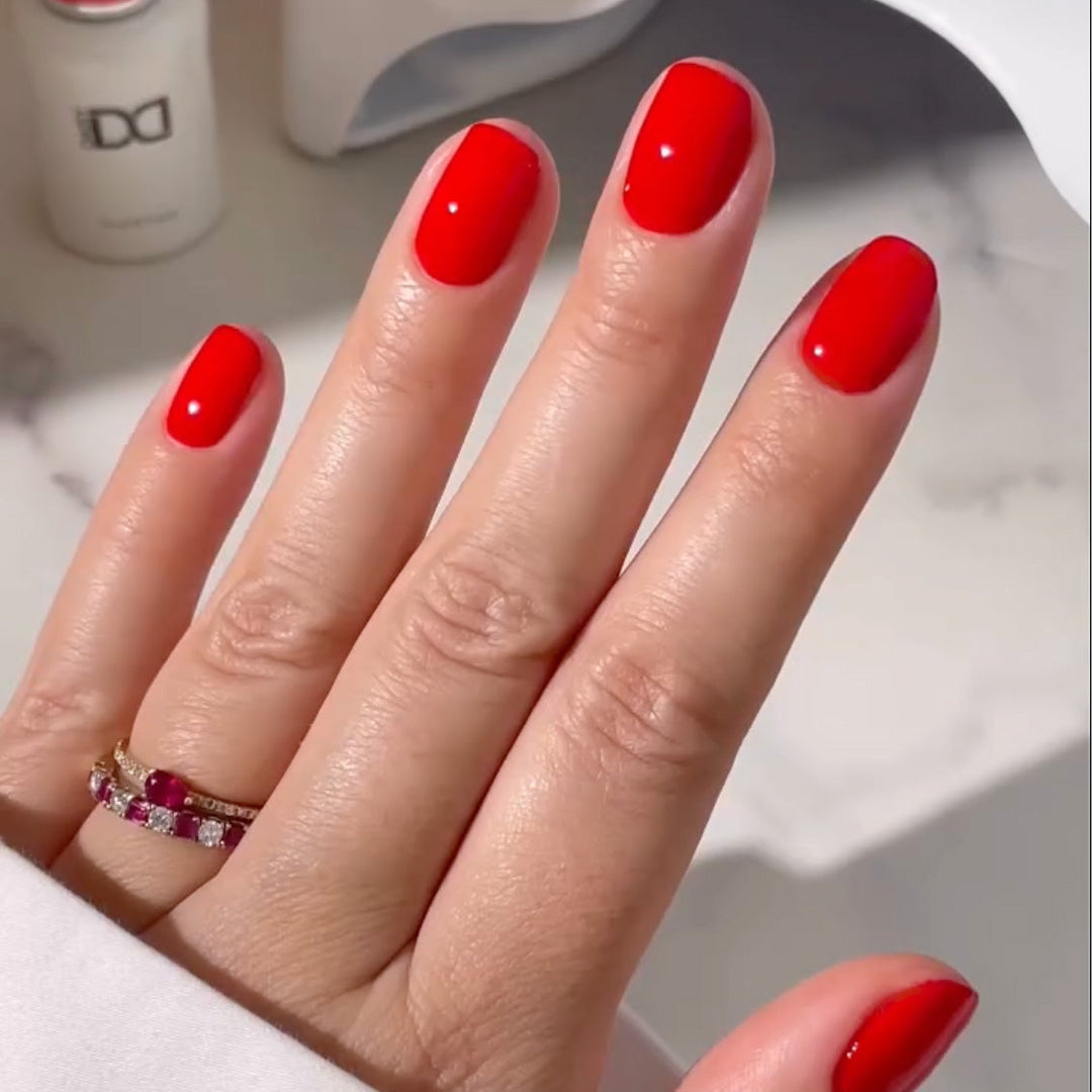 DND Gel #757 Chili Pepper – nail swatch