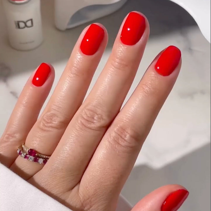 DND Gel #757 Chili Pepper – nail swatch