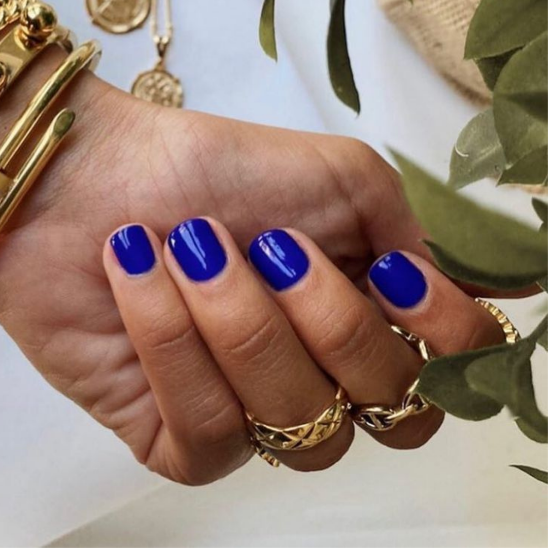 DND Gel #762 Midnight Sapphire – nail swatch