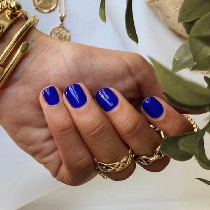 DND Gel #762 Midnight Sapphire – nail swatch