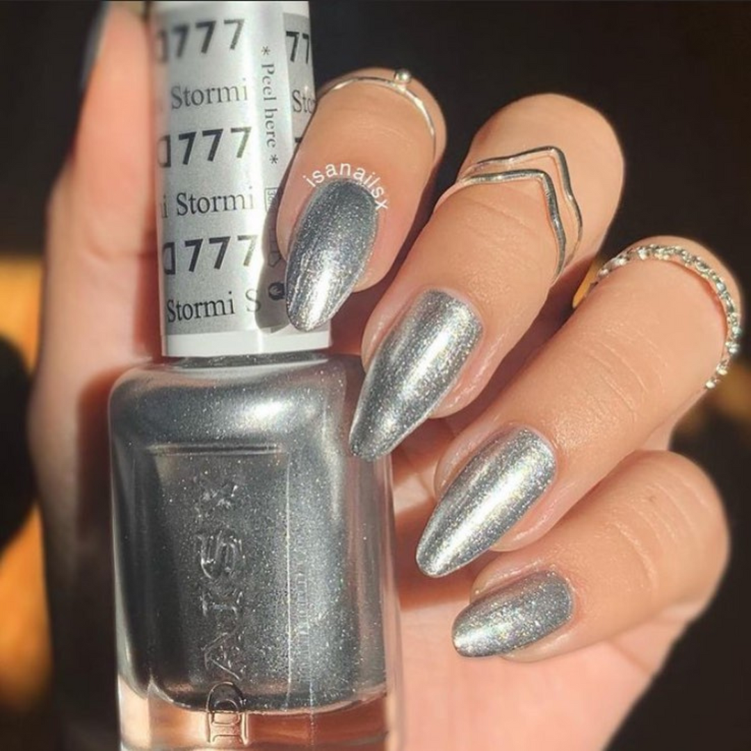 DND Gel #777 Stormi – nail swatch 2