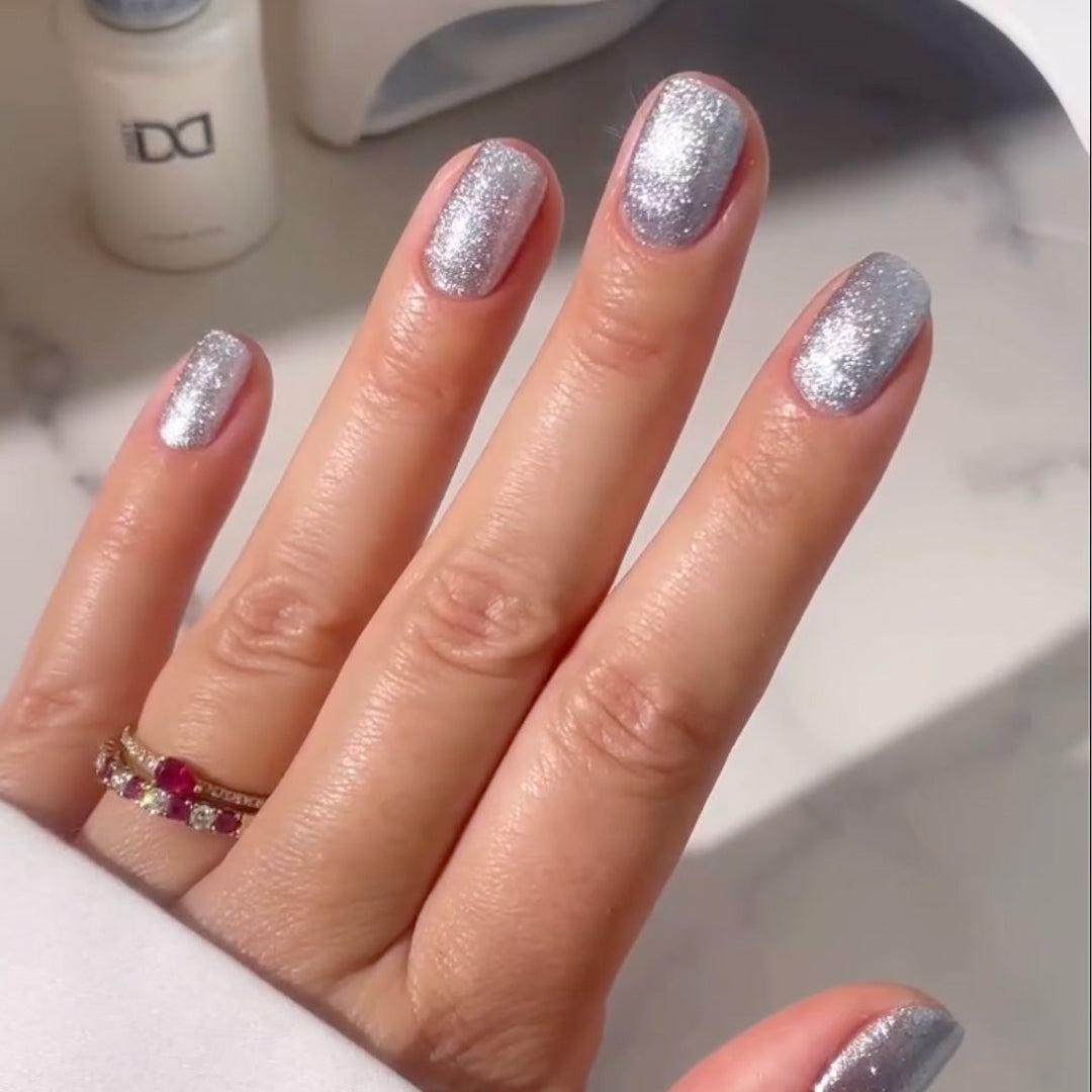 DND Gel #778 Bizzy Blizzard – nail swatch