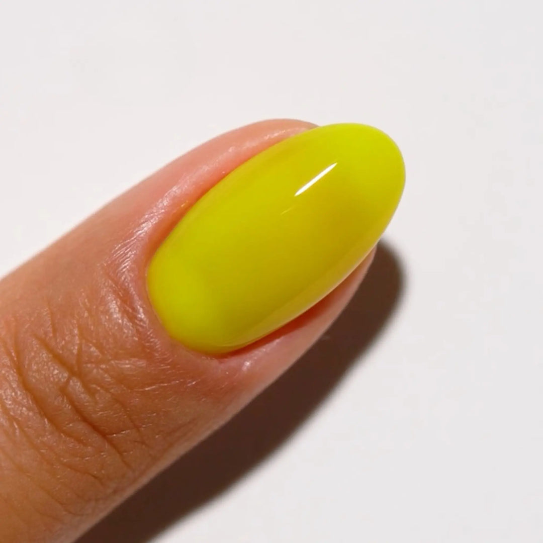 DND Gel #784 Smiley – nail swatch