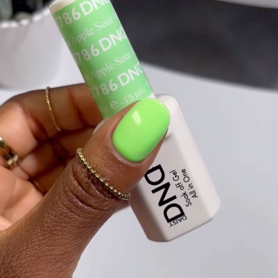 DND Gel #786 Sour Apple – nail swatch 2