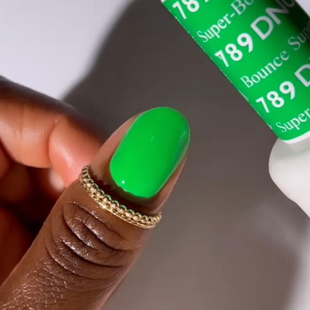 DND Gel #789 Super-Bounce – nail swatch 2