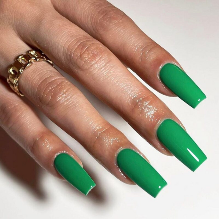 DND Gel #790 Divine Green – nail swatch 3