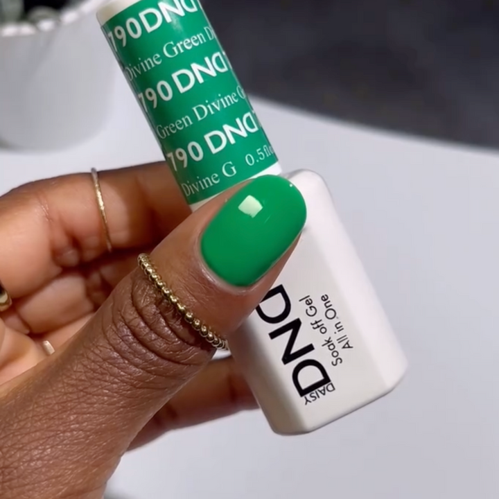DND Gel #790 Divine Green – nail swatch