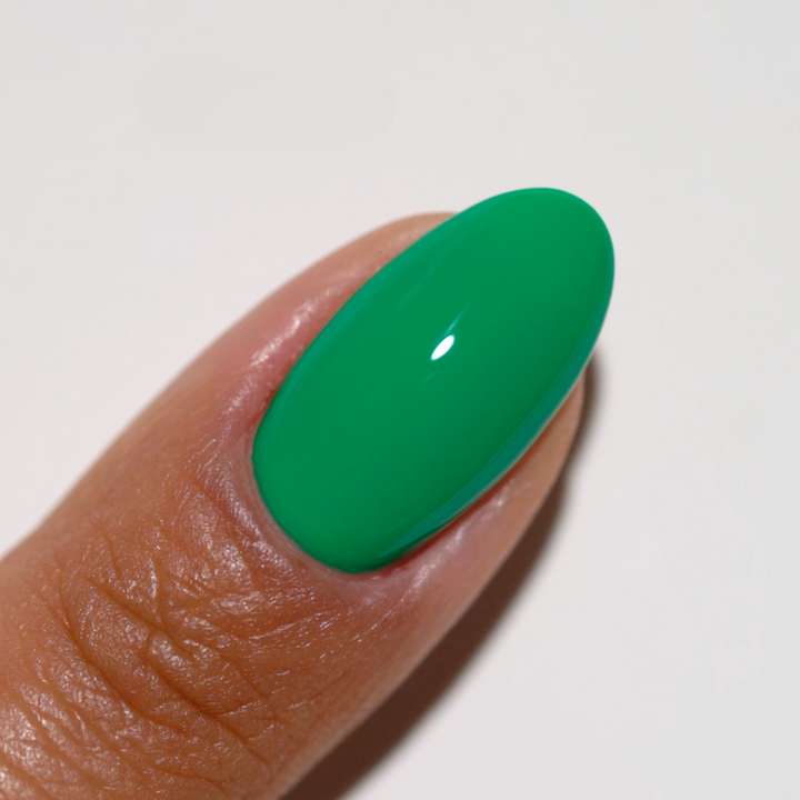 DND Gel #790 Divine Green – nail swatch 2