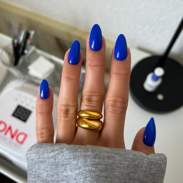 DND Gel #795 Super Nova – nail swatch 2