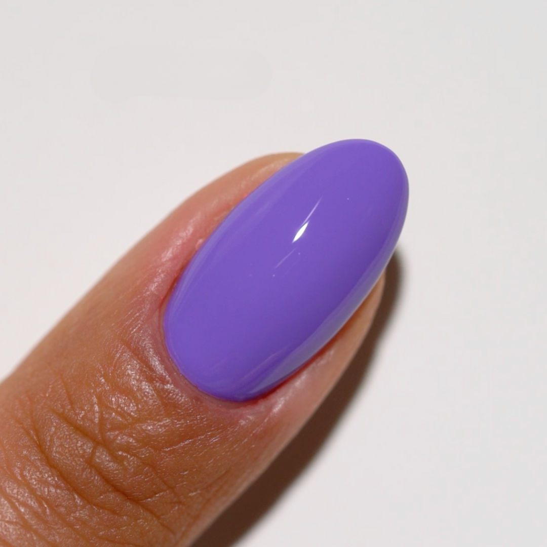 DND Gel #797 Pebble Cloud – nail swatch 2