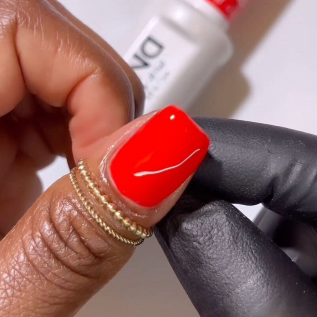 DND Gel #799 Queen of Hearts – nail swatch 2