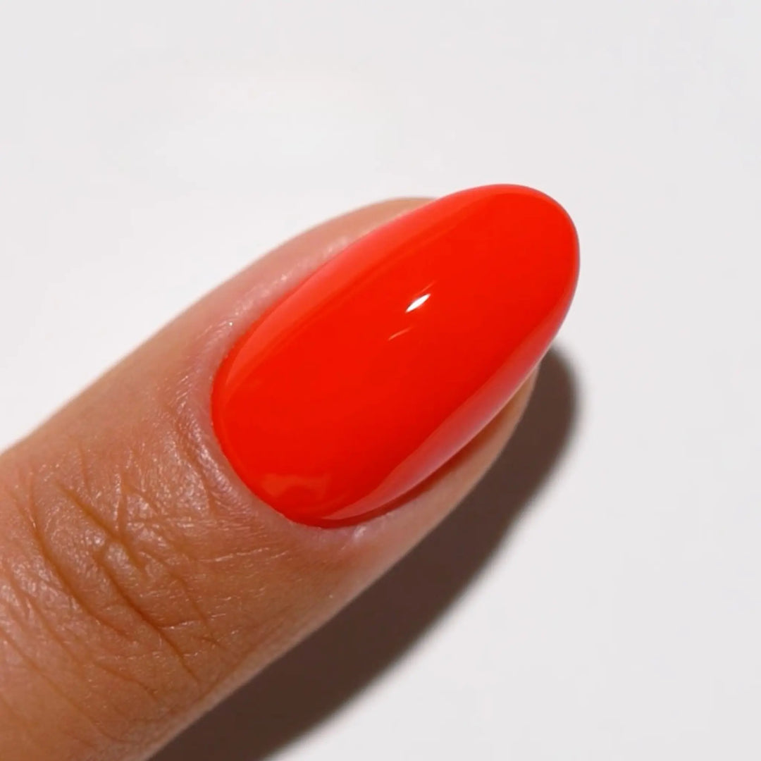 DND Gel #799 Queen of Hearts – nail swatch