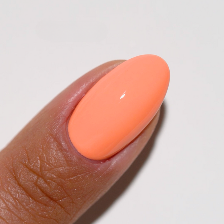 DND Gel #802 Honeymoon – nail swatch