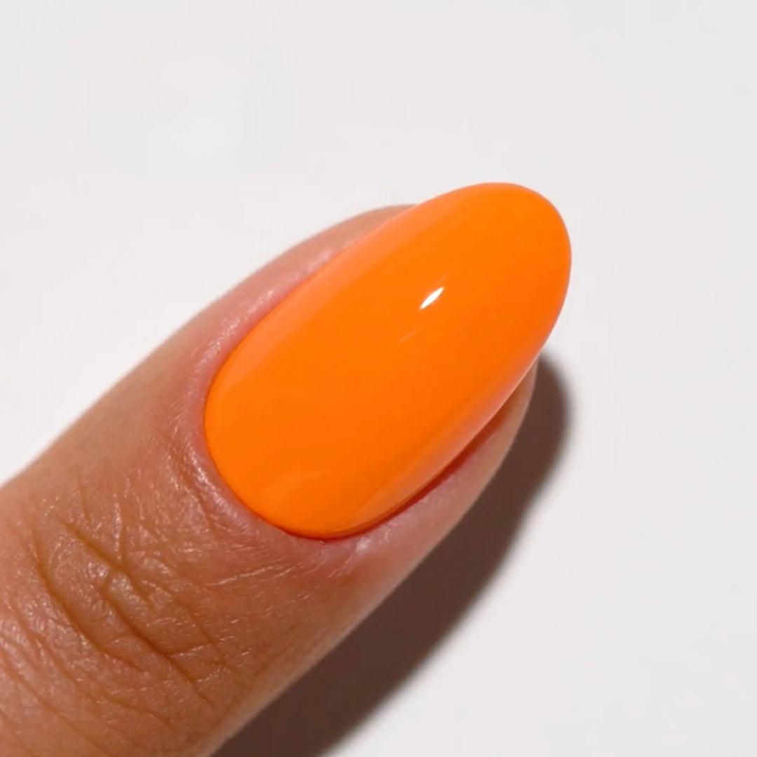DND Gel #803 Tangerine Dream – nail swatch