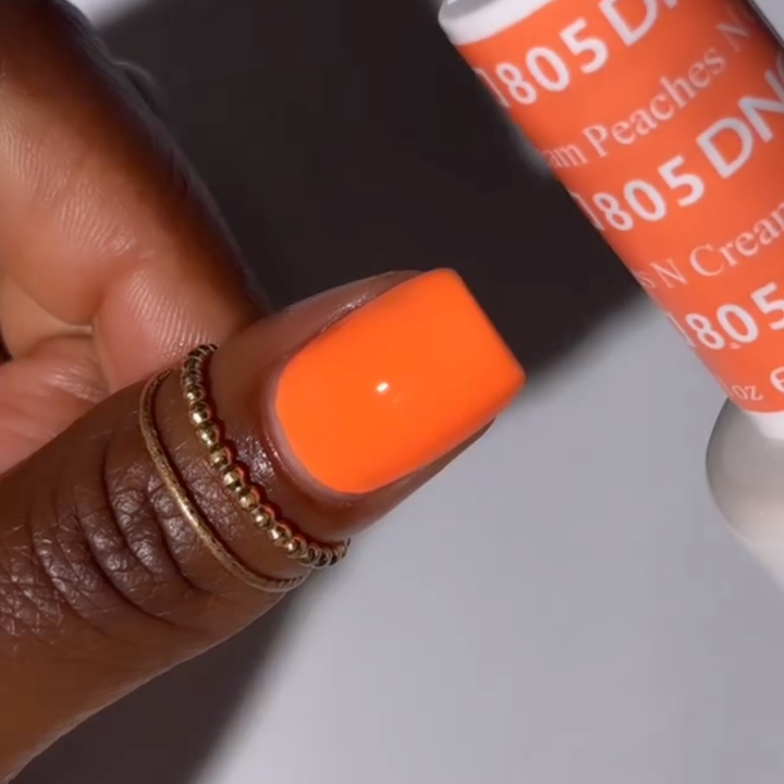 DND Gel #805 Peaches N Cream – nail swatch