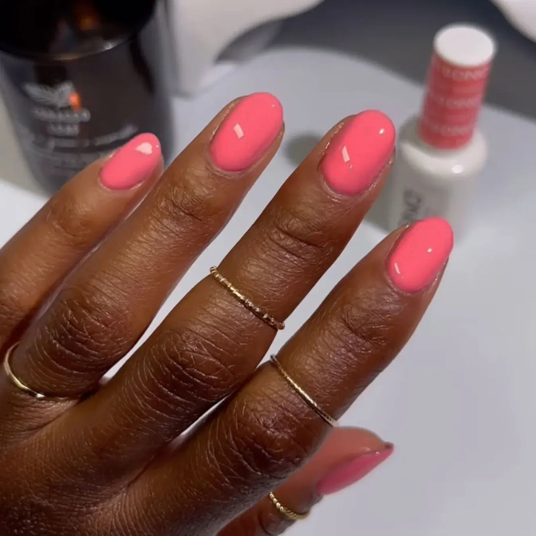 DND Gel #810 Sunkissed – nail swatch 2