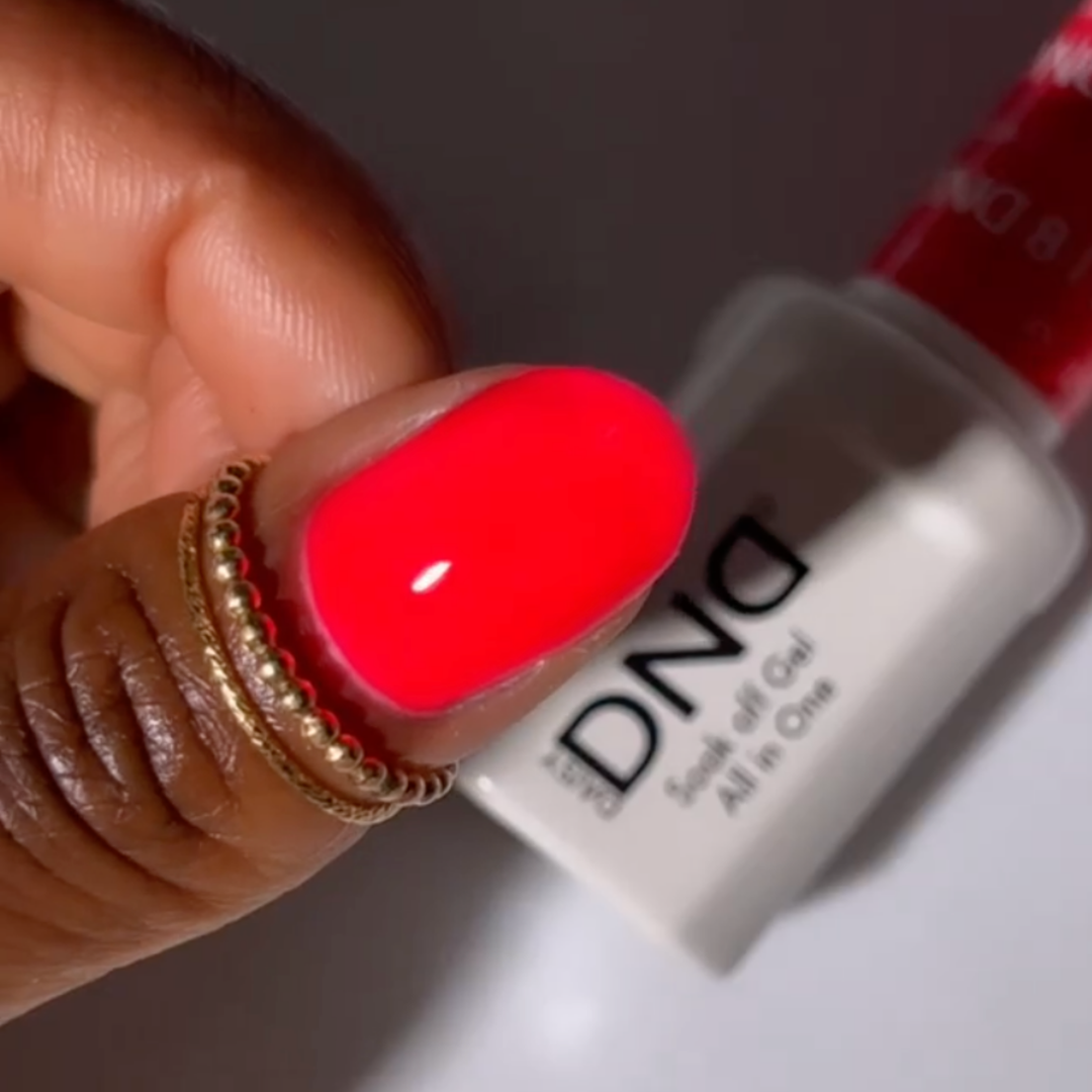 DND Gel #817 Circus Chic – nail swatch