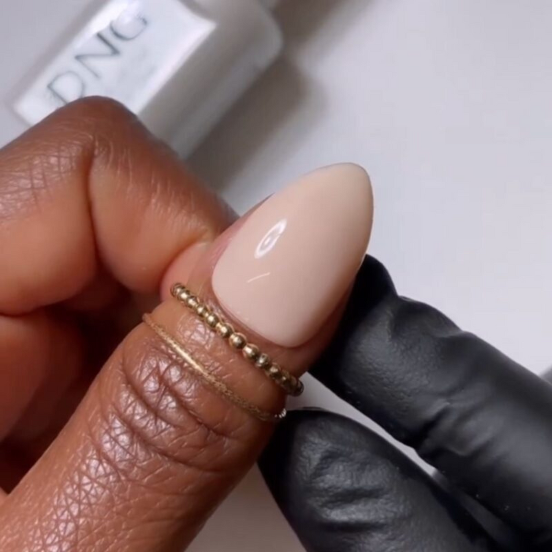 DND Gel #858 Sandy Nude – nail swatch 2