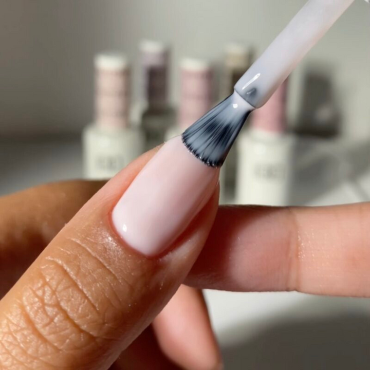 DND Gel #860 She's White? She's Pink? – nail swatch 4