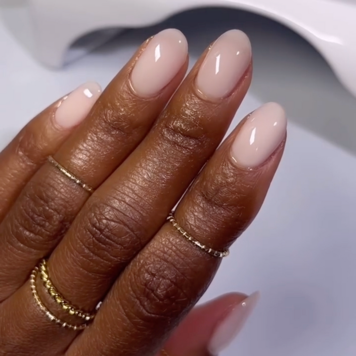 DND Gel #860 She's White? She's Pink? – nail swatch 2