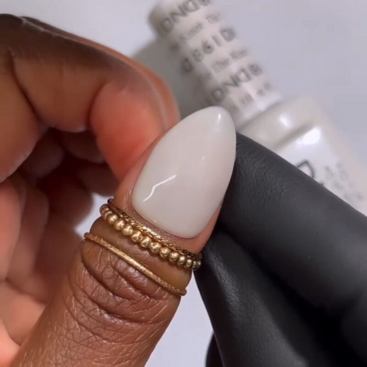 DND Gel #861 Tie The Knot – nail swatch