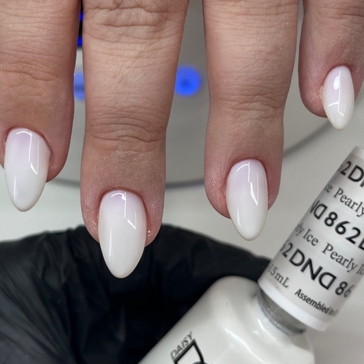 DND Gel #862 Pearly Ice – nail swatch 4
