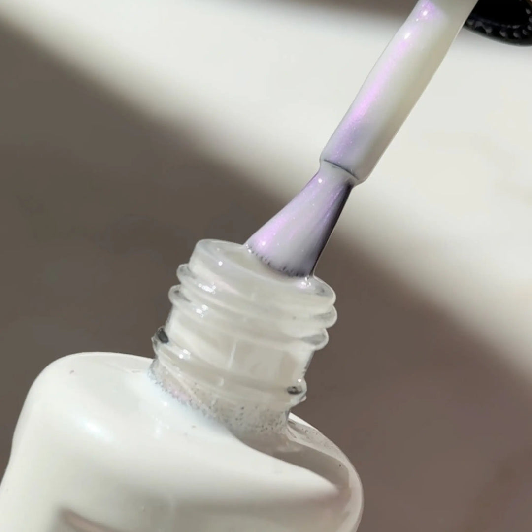 DND Gel #862 Pearly Ice – nail swatch 2
