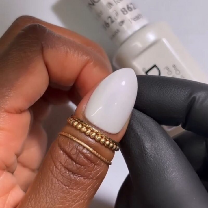 DND Gel #862 Pearly Ice – nail swatch 3