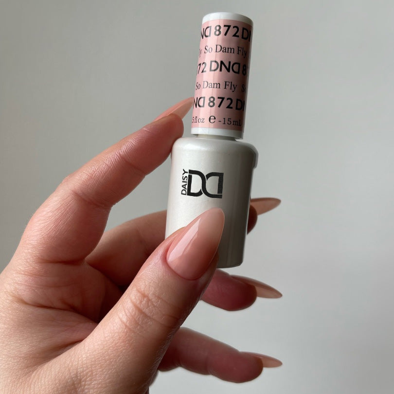 DND Gel #872 So Damn Fly – nail swatch