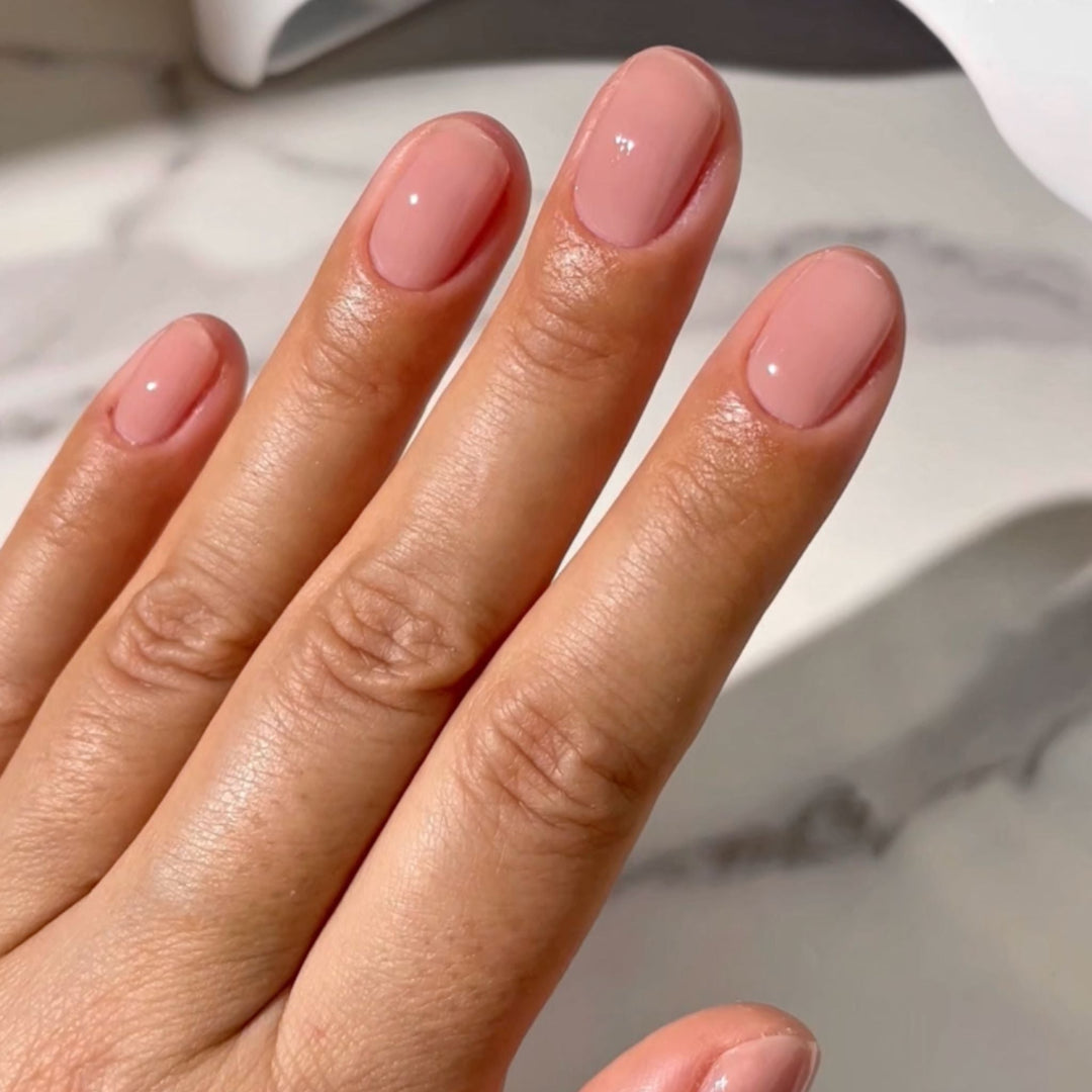 DND Gel #879 Sunset Suede – nail swatch
