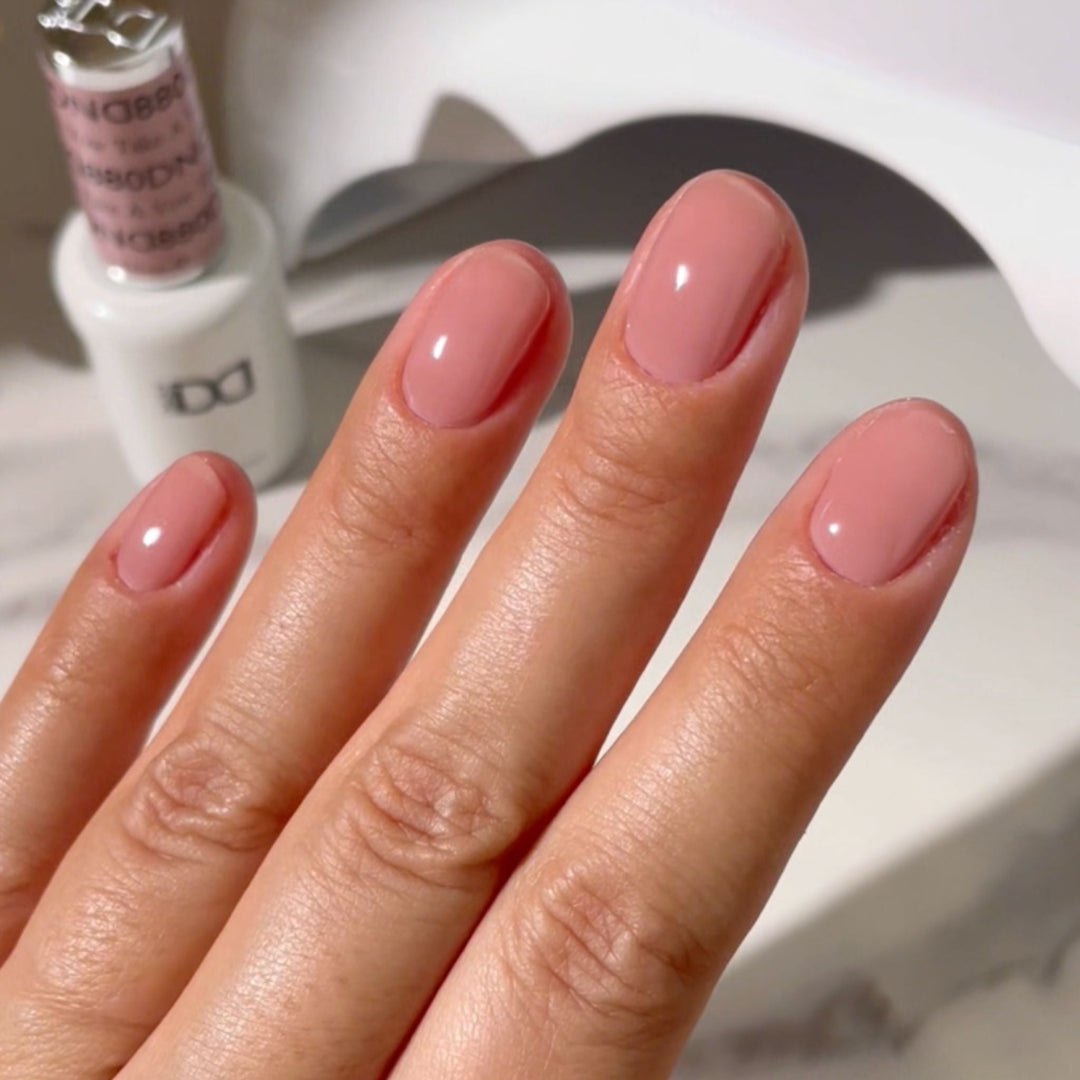 DND Gel #880 Take A Vow – nail swatch