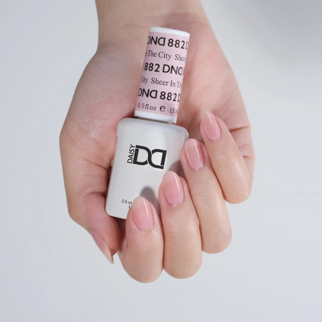 DND Gel #882 Sheer In The City – nail swatch 2
