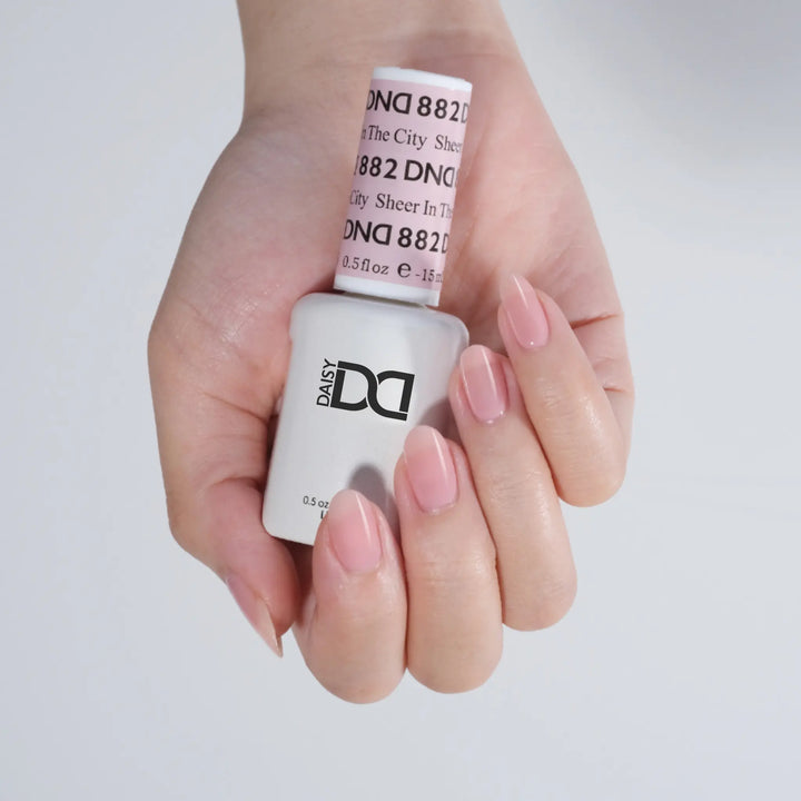 DND Gel #882 Sheer In The City – nail swatch 2