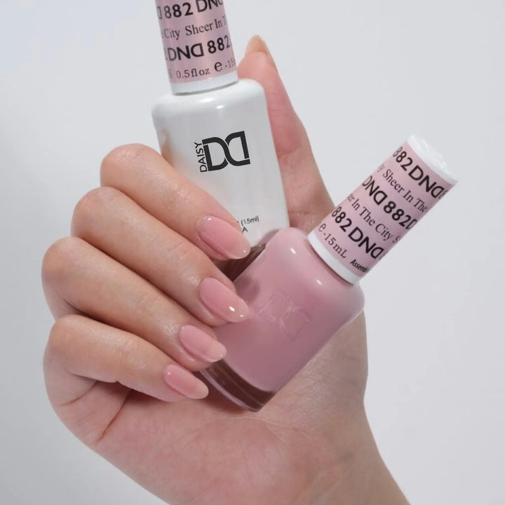 DND Gel #882 Sheer In The City – nail swatch