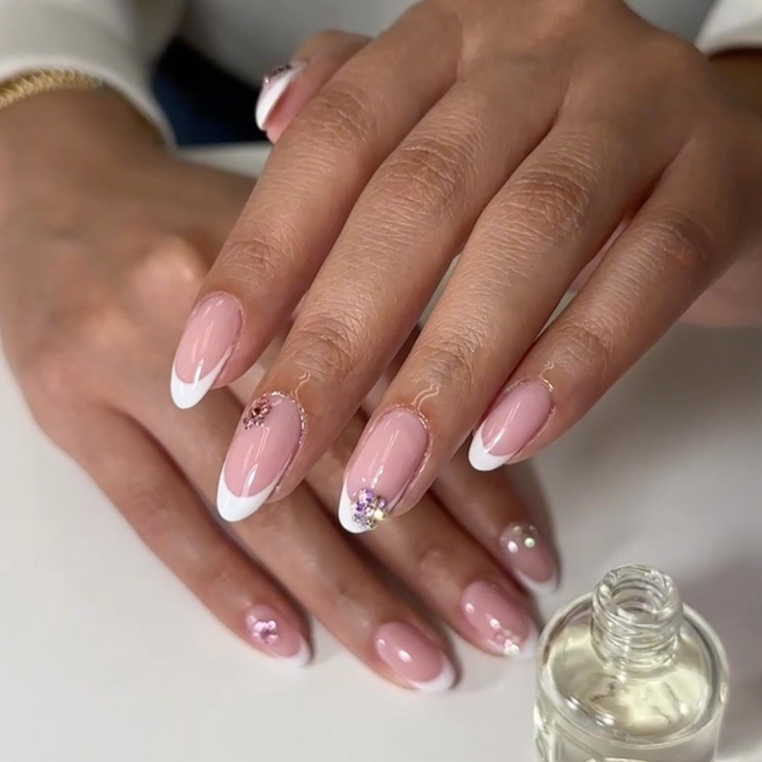DND Gel #883 Candy Kisses – nail swatch 2