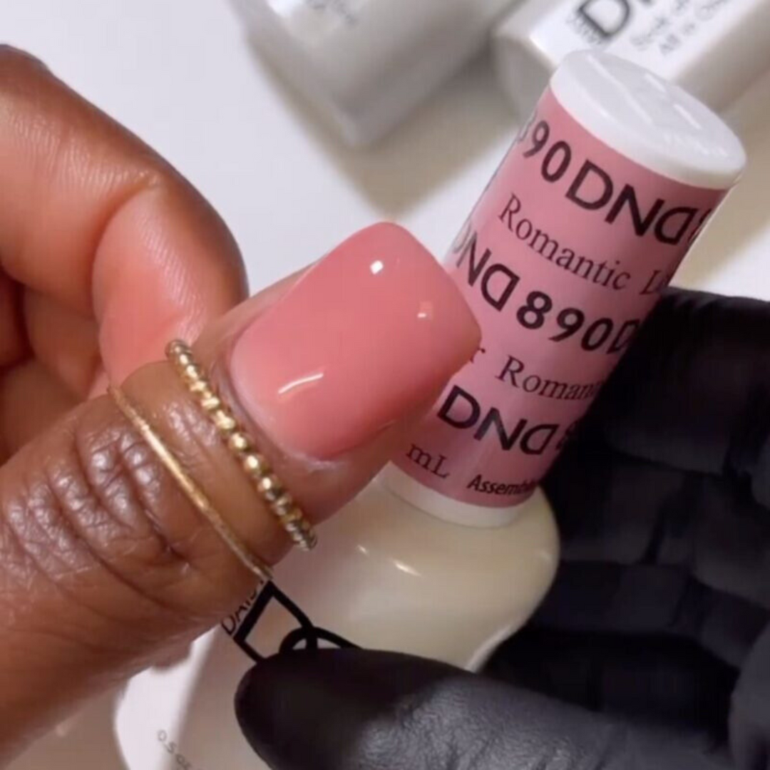DND Gel #890 Romantic Lover – nail swatch
