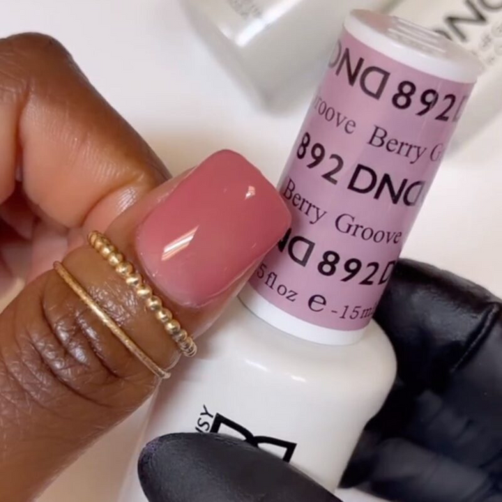DND Gel #892 Berry Groove – nail swatch 2