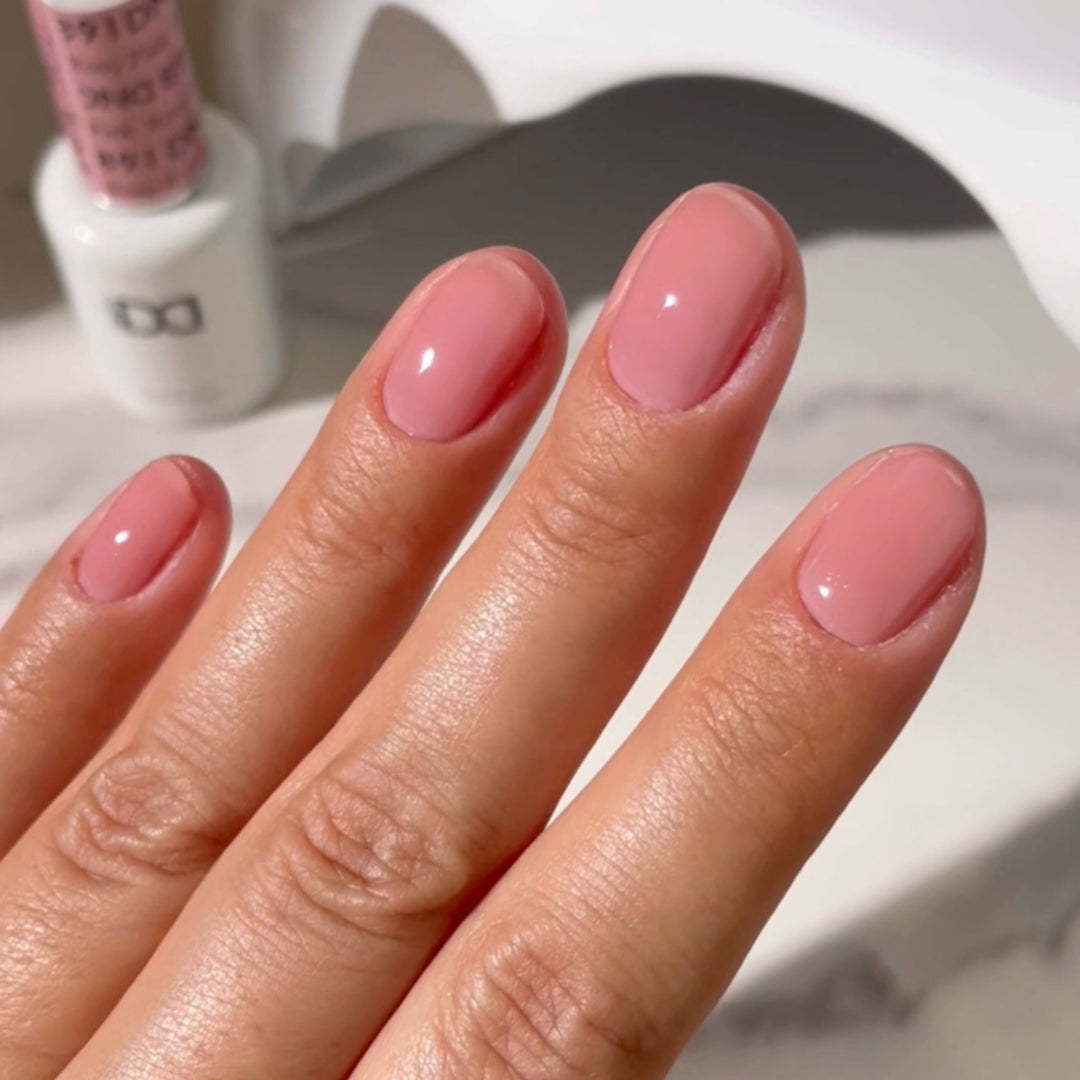 DND Gel #891 Rosy Pink – nail swatch