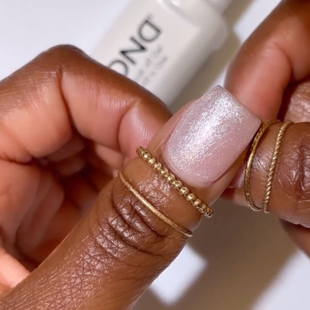 DND Gel #893 Crystal Aura – nail swatch 3