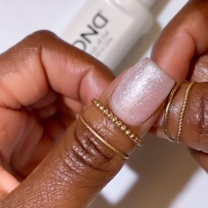 DND Gel #893 Crystal Aura – nail swatch 3