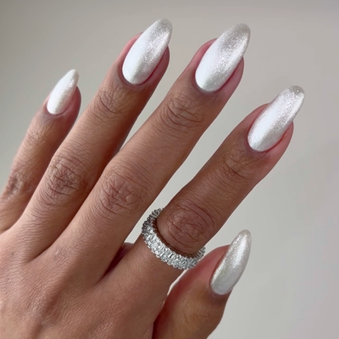 DND Gel #893 Crystal Aura – nail swatch