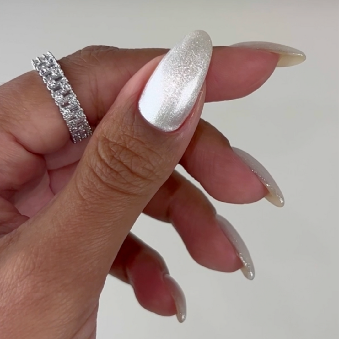 DND Gel #893 Crystal Aura – nail swatch 2