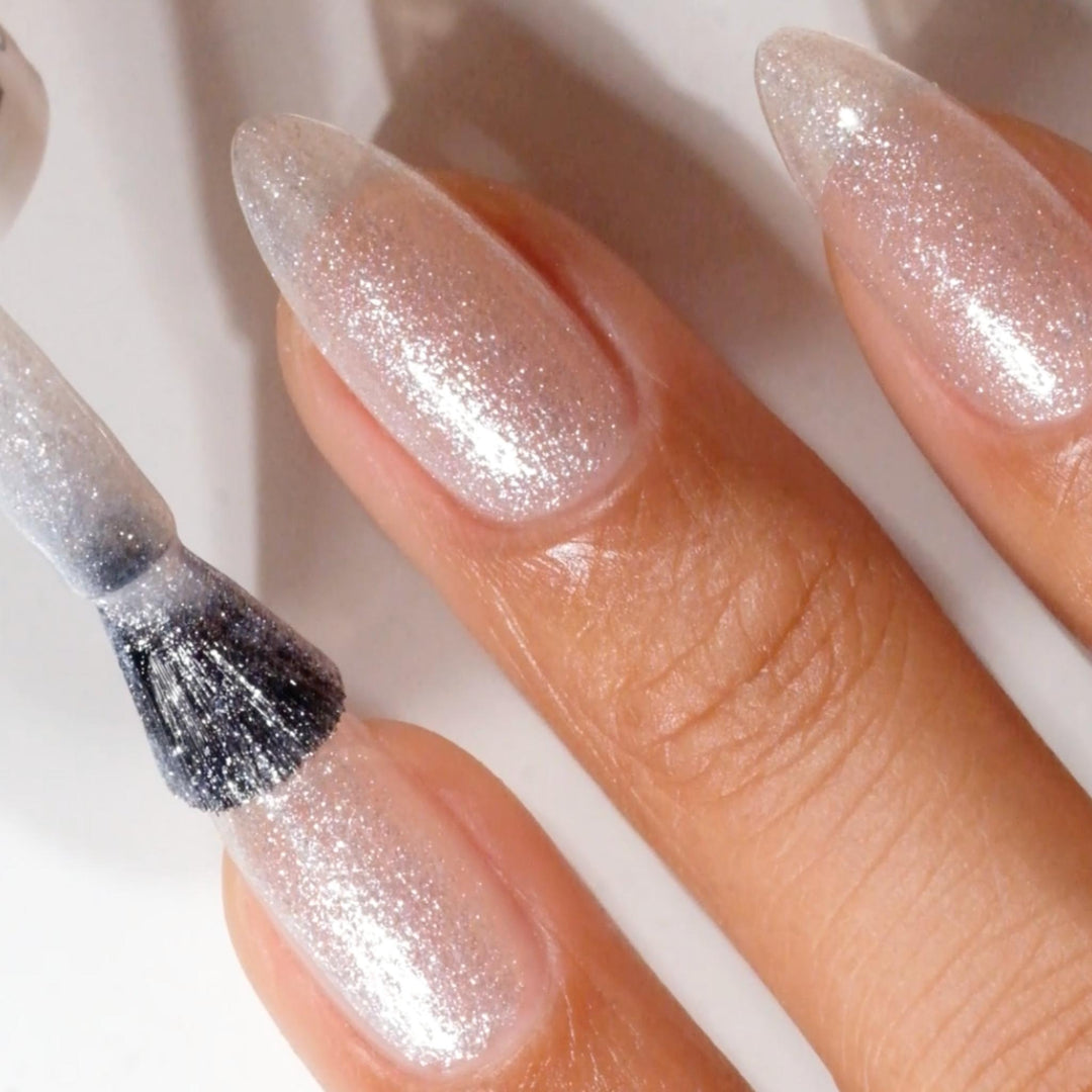 DND Gel #894 Mother of Pearl – nail swatch