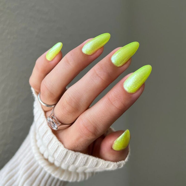 DND Diva #16 Limoncello Bling – nail swatch 3