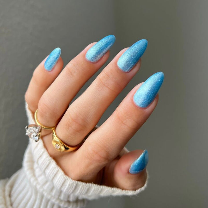 DND Diva #18 Reve Palais – nail swatch 3