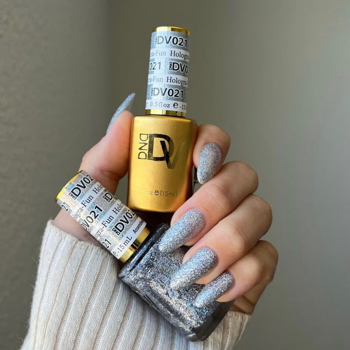 DND Diva #21 Hologra-Fun – nail swatch 2