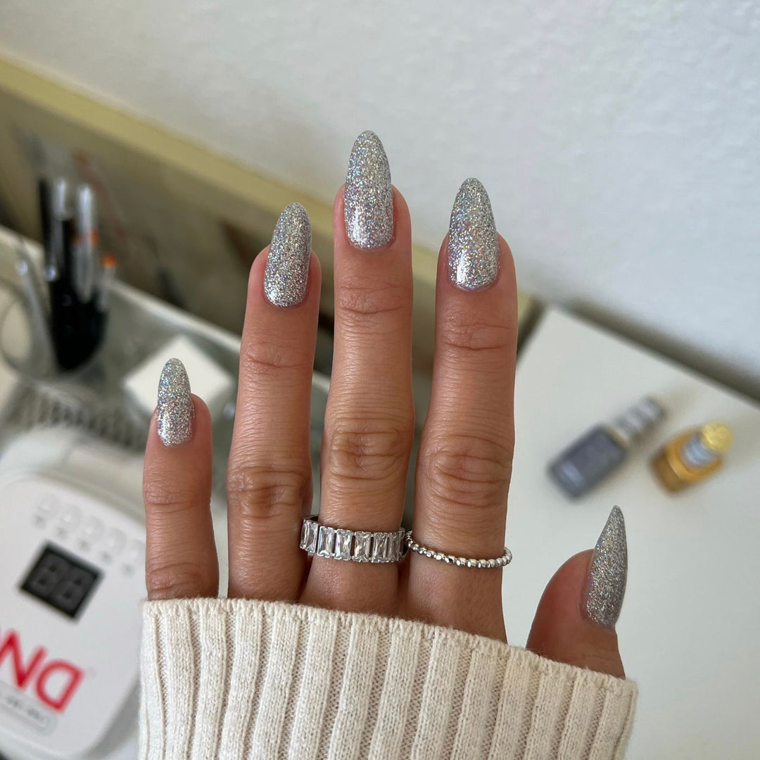 DND Diva #21 Hologra-Fun – nail swatch